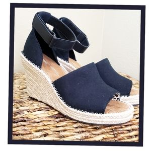 Nwob open toe esoadrilles....size 8.5w